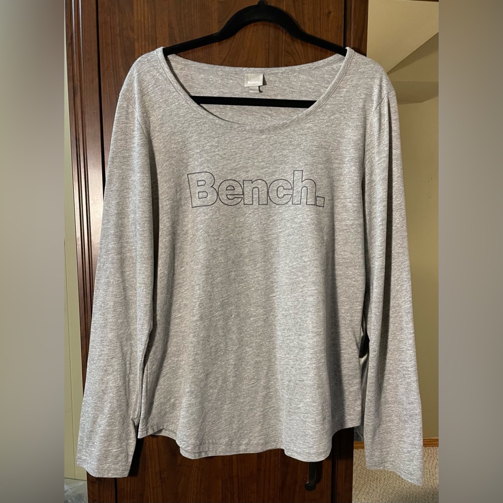 Grey long sleeved Bench XL T-shirt
